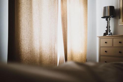 Függönytrendek – Milyen színek és stílusok hódítanak?